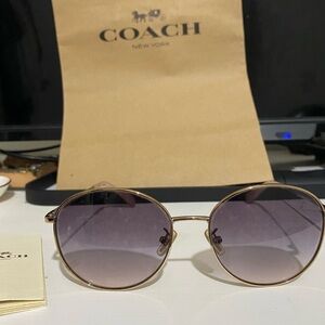 Coach 100% UV protection Lia Round Sunglasses C3482 violet